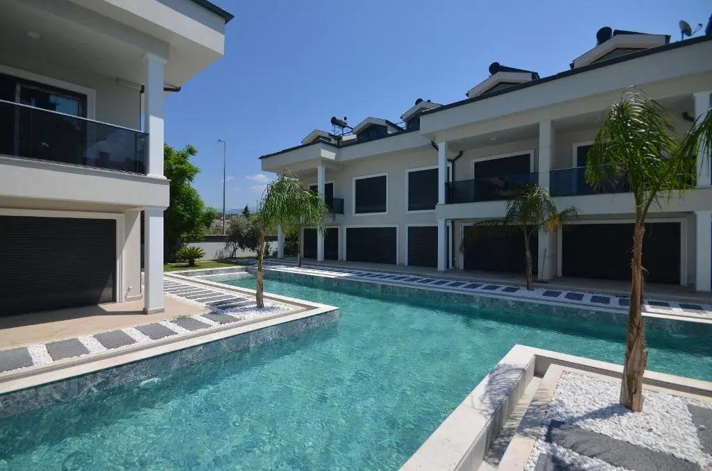 Calis real estate